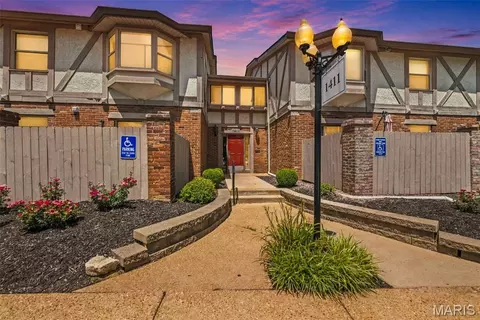 1411 Willow Brook Cv #10, Saint Louis, MO 63146