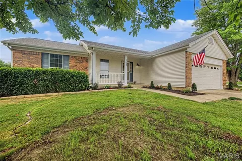 102 Rockaway Dr, O'fallon, MO 63368 photo 1