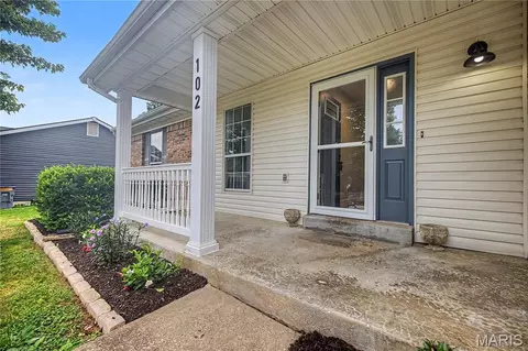 102 Rockaway Dr, O'fallon, MO 63368 photo 2