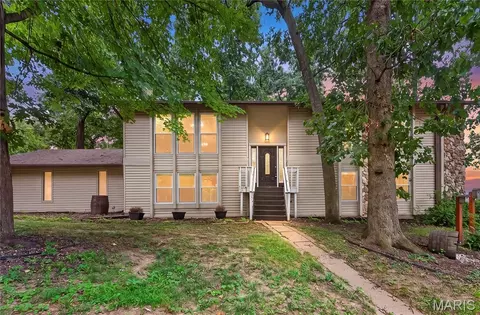 41 Oak Forest Dr, Saint Charles, MO 63303