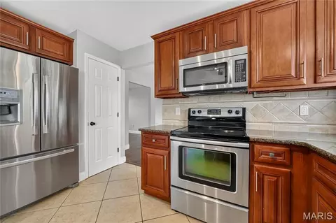 Kitchen - 1455 Chambers Dr, O'fallon, MO 63366 photo 3 of 4