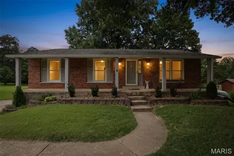1139 Vicksburg Dr, Festus, MO 63028