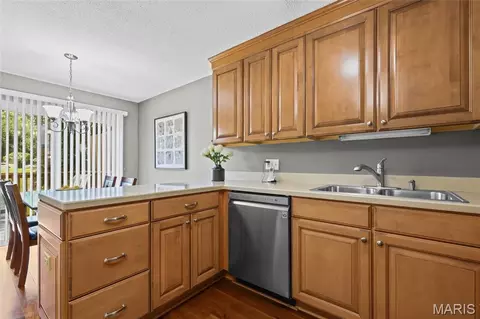 Kitchen - 724 Sandy Summit Dr, Ballwin, MO 63021 photo 2 of 2