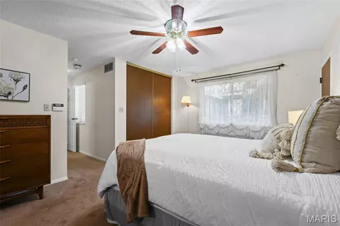 Bedroom - 724 Sandy Summit Dr, Ballwin, MO 63021 photo 3 of 5