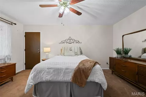Bedroom - 724 Sandy Summit Dr, Ballwin, MO 63021 photo 2 of 5