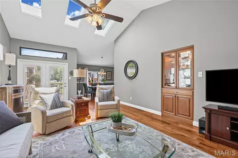 Living - 724 Sandy Summit Dr, Ballwin, MO 63021 photo 2 of 4