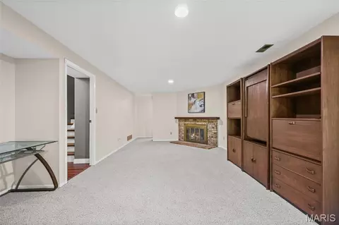 Living - 724 Sandy Summit Dr, Ballwin, MO 63021 photo 4 of 4