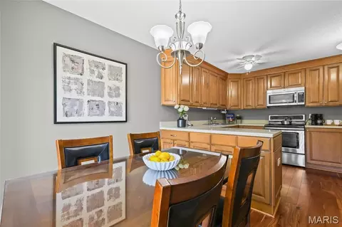Dining - 724 Sandy Summit Dr, Ballwin, MO 63021 photo 2 of 4