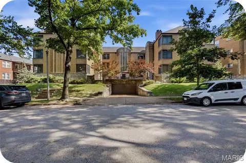 7561 Byron Pl #1W, Clayton, MO 63105