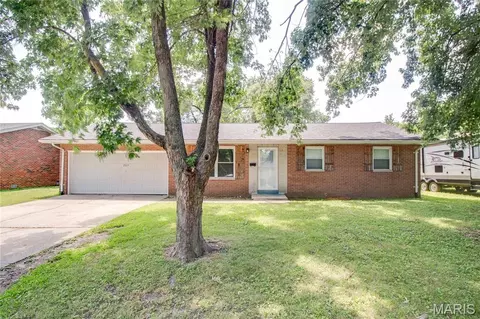 2604 Angela Dr, Granite City, IL 62040