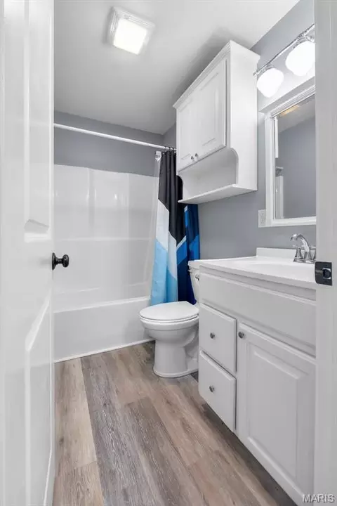Bath - 365 Spring Hill Rd, Jackson, MO 63755 photo 4 of 6