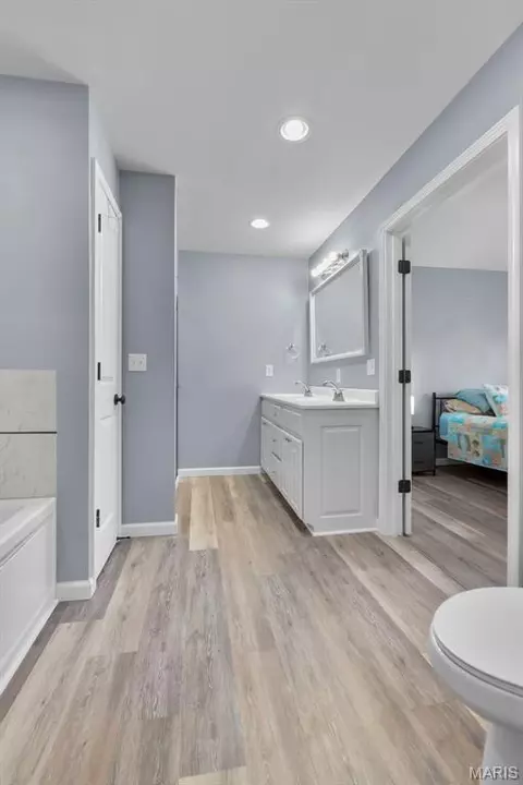 Bath - 365 Spring Hill Rd, Jackson, MO 63755 photo 3 of 6