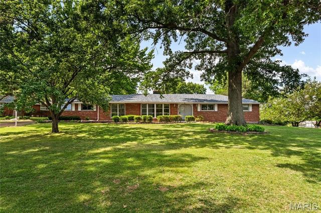41 Harneywold Dr, Saint Louis, MO 63136