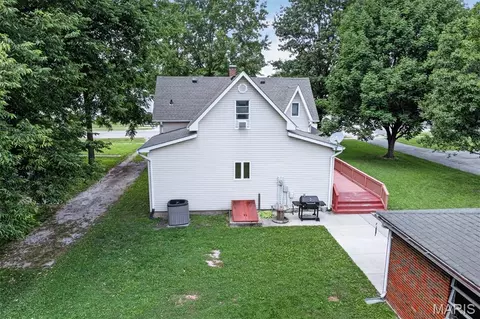 Exterior - 310 E Main St, Alhambra, IL 62001 photo 15 of 17