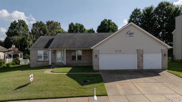 1907 Meadow Trails Dr, Florissant, MO 63031