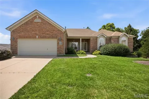 1011 Nooning Tree Dr, Chesterfield, MO 63017