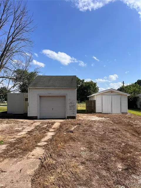 196 Elm St, Winfield, MO 63389 photo 1