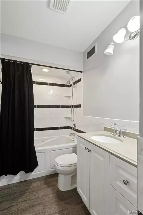 Bath - 502 Hill Dr, Eureka, MO 63025 photo 2 of 2
