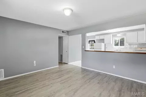 Living - 502 Hill Dr, Eureka, MO 63025 photo 3 of 4