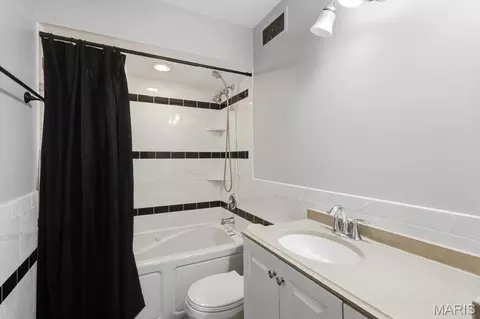 Bath - 502 Hill Dr, Eureka, MO 63025 photo 1 of 2