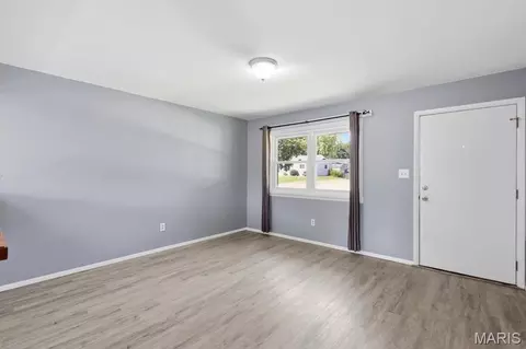 Living - 502 Hill Dr, Eureka, MO 63025 photo 1 of 4