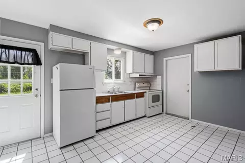 Kitchen - 502 Hill Dr, Eureka, MO 63025 photo 1 of 2