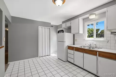 Kitchen - 502 Hill Dr, Eureka, MO 63025 photo 2 of 2