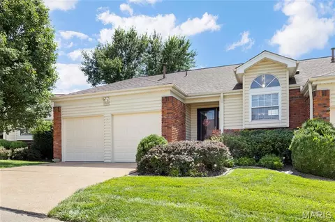 1927 Bennington Common Dr, Saint Louis, MO 63146