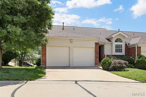 1927 Bennington Common Dr, Saint Louis, MO 63146