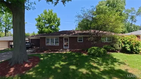 109 Winchester Dr, Belleville, IL 62223