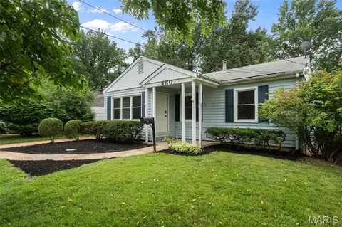 460 Ridge Ave, Webster Groves, MO 63119