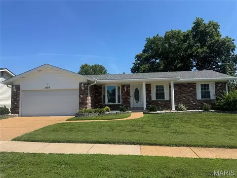 2303 Broken Horse Ln, Saint Louis, MO 63129
