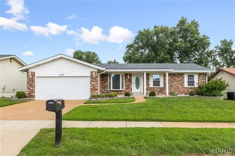 2303 Broken Horse Ln, Saint Louis, MO 63129