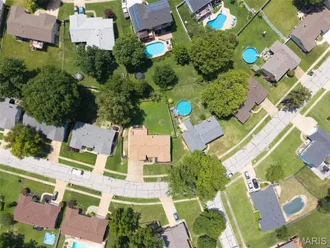 2846 Bee Tree Ln, Saint Louis, MO 63129