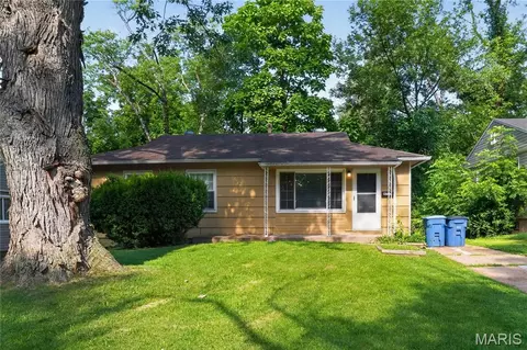 9713 Medford Dr, Saint Louis, MO 63136