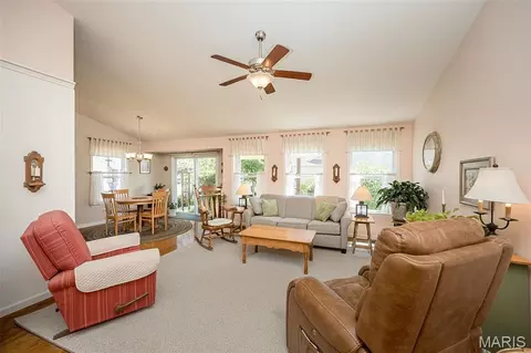 Living - 2 Jackson Cir, Festus, MO 63028 photo 2 of 5