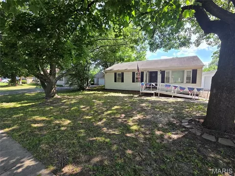 2002 Jerome Ln, Cahokia, IL 62206