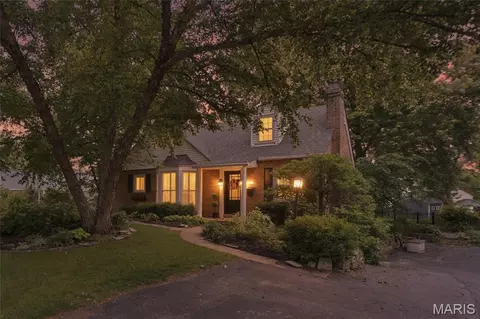 1439 S Elm Ave, Webster Groves, MO 63119