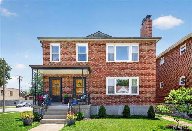 3152 Watson Rd, Saint Louis, MO 63139