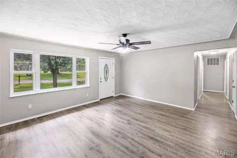 Living - 8424 Steelecrest Ln, Troy, IL 62294 photo 1 of 2