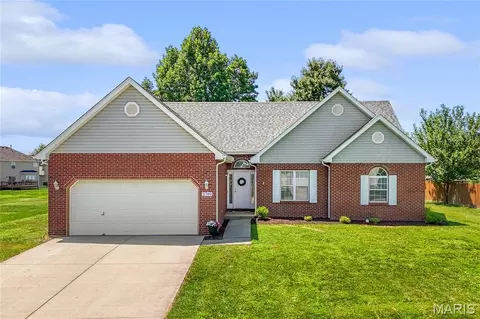 2740 Lake Lucerne Dr, Shiloh, IL 62221
