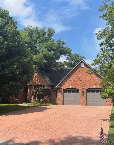 39 Country Club Pl, Belleville, IL 62223