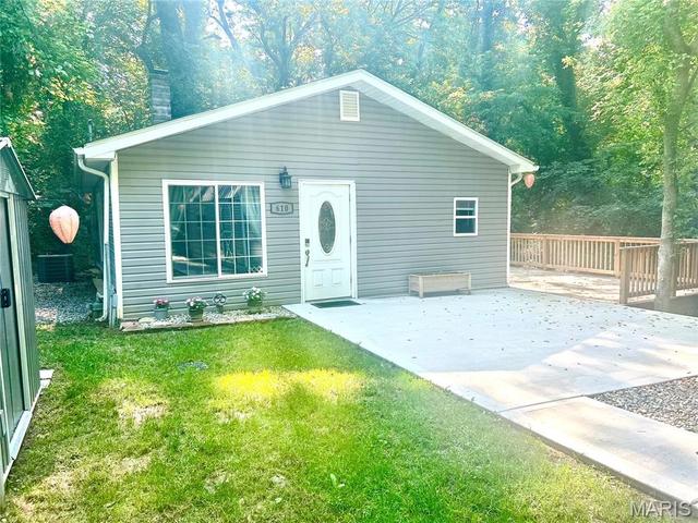 610 Saint Clair Rd, Fairview Heights, IL 62208