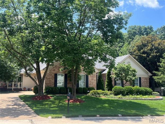 12402 Stratford Ridge Ct, Creve Coeur, MO 63141