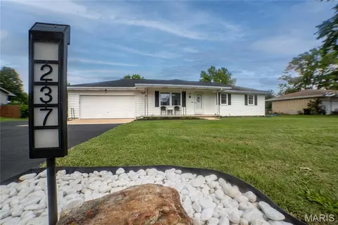 237 Farmers Ln, Lebanon, MO 65536