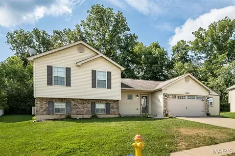 1102 Marathon Dr, Foristell, MO 63348