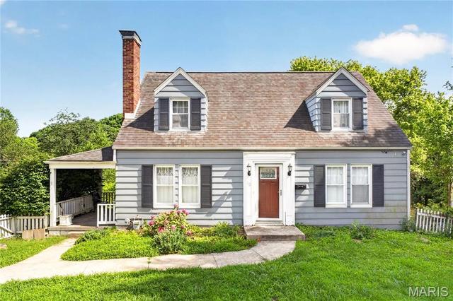 13 Woodside Dr, Belleville, IL 62223
