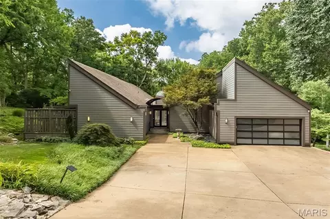 12420 Robyn Rd, Sunset Hills, MO 63127