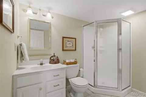 Bath - 645 Arbor Haven Dr, Ballwin, MO 63021 photo 5 of 5