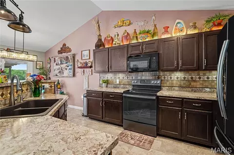 Kitchen - 1907 Eagle Crst, Barnhart, MO 63012 photo 2 of 3